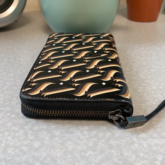 Simply Vera Vera Wang Zip Around Wallet - Picture 4 of 10